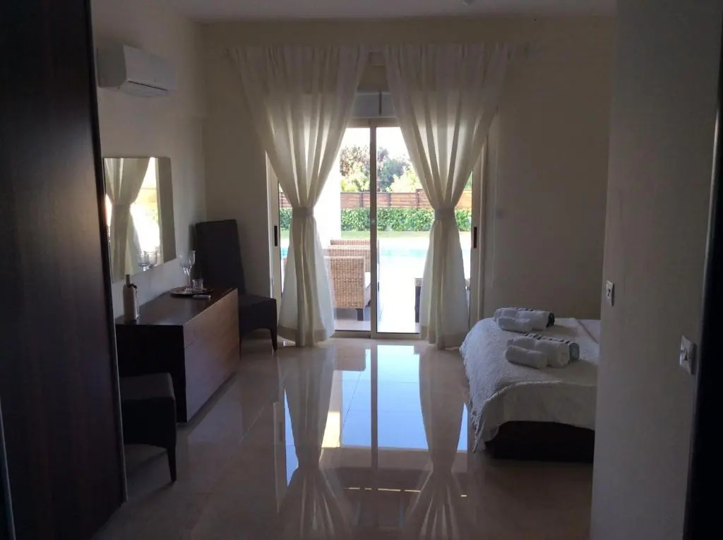 Paradise Latchi Villa