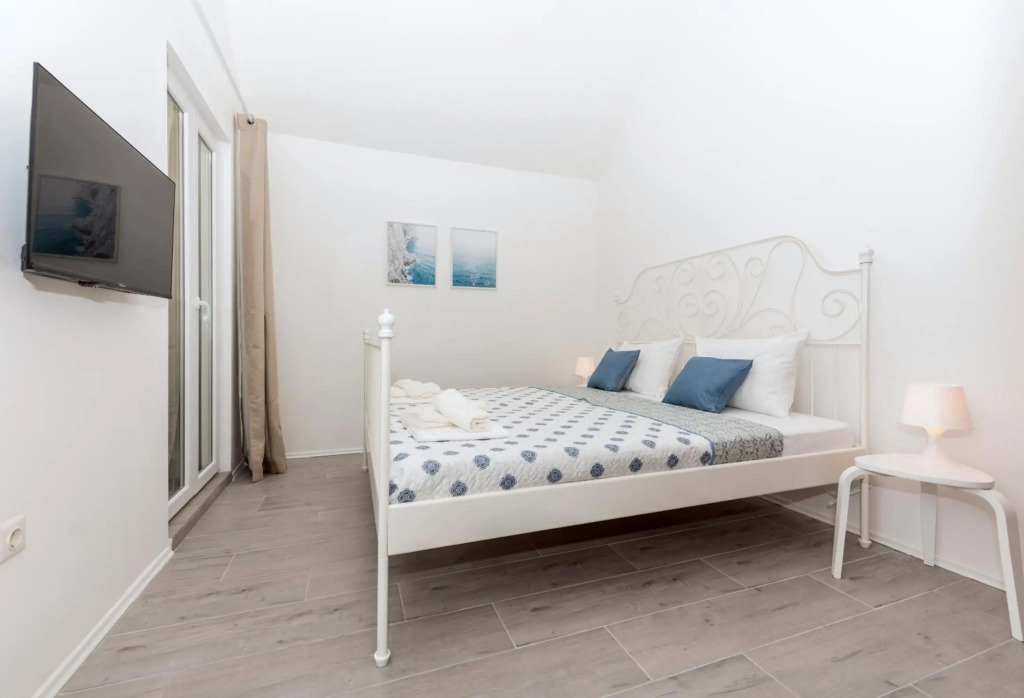 Vista Mare Apartment - Brand New, 3 Bedroom, Sea View