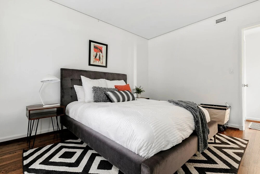 Luxury Contemporary Apartment With Peloton Bike