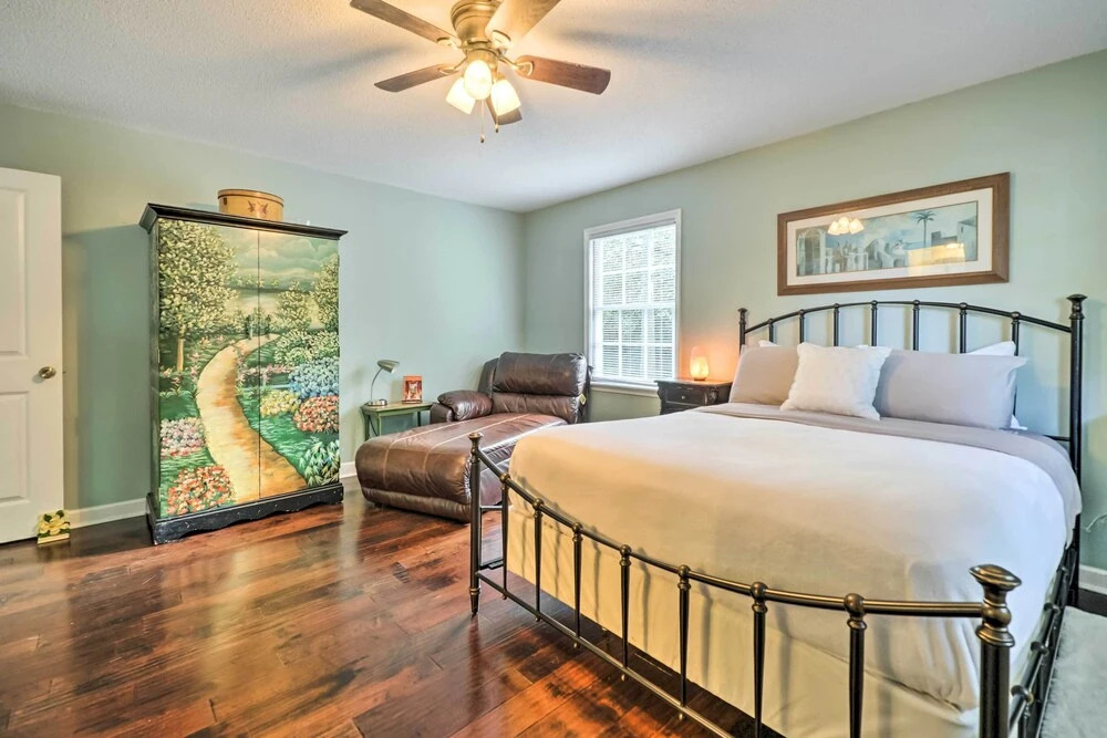 Pet-friendly Wilmington Home ~ 5 Mi to Beach!