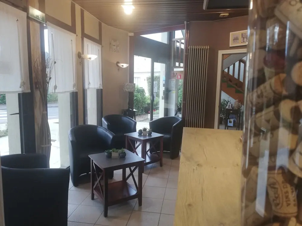 Logis Hotel Restaurant lOrée Des Bois