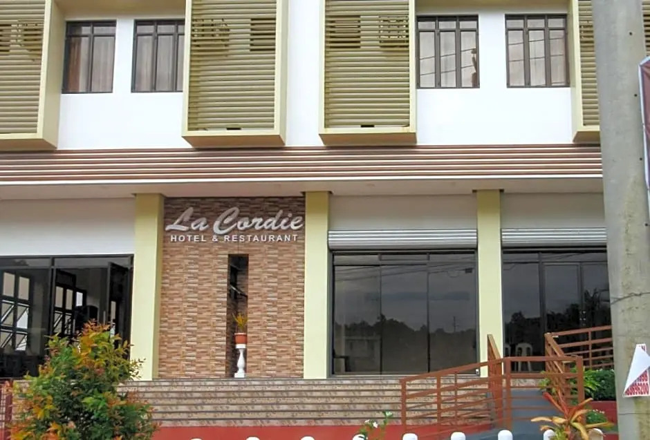 RedDoorz Plus Near McArthur Park Tacloban