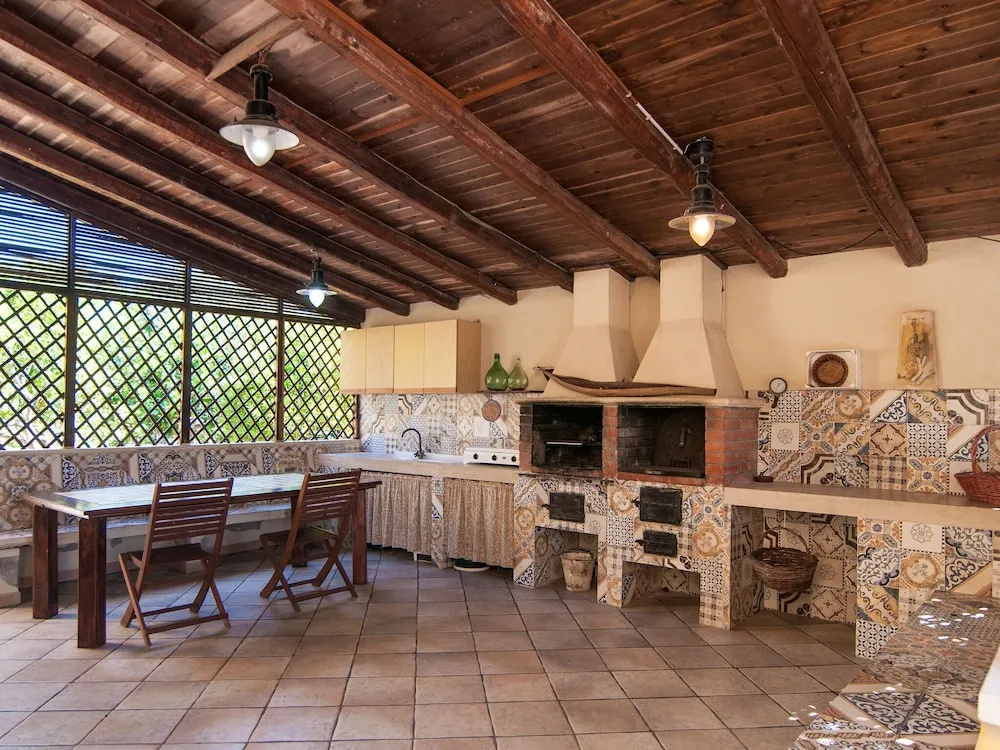 Vibrant Villa in Santa Maria del Focallo near Sea