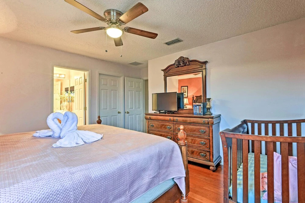 14 Mi to Disney Parks: Spacious Kissimmee Home