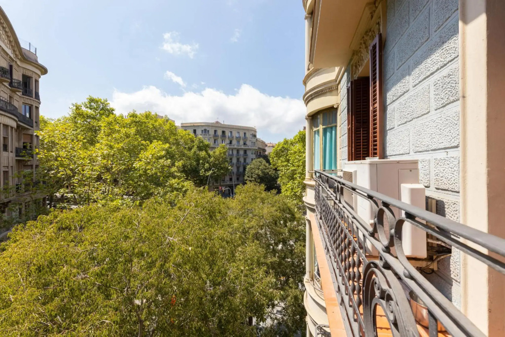 ApartEasy - Family 4-Bedroom Apartment