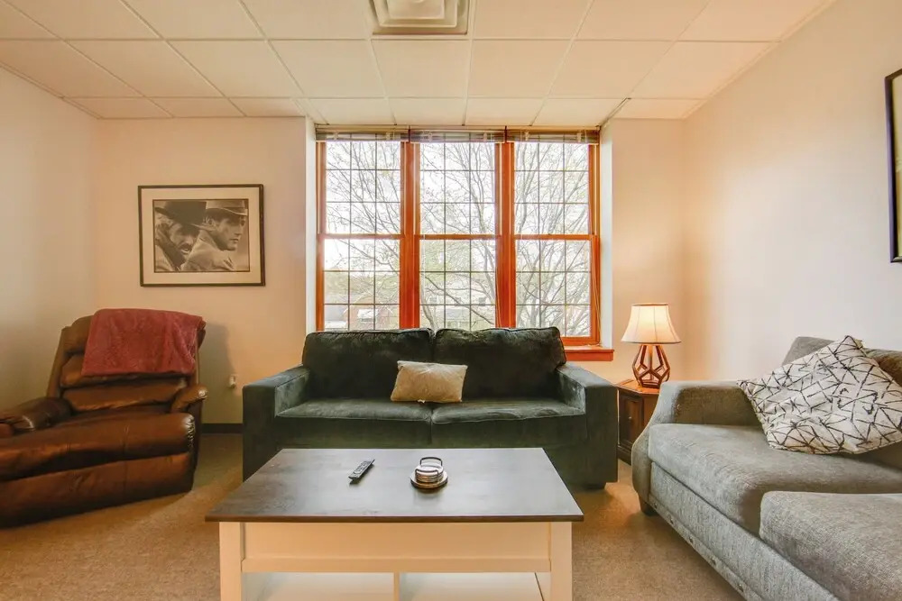 20 Mi to Dtwn Pittsburgh: Pet-friendly Apartment