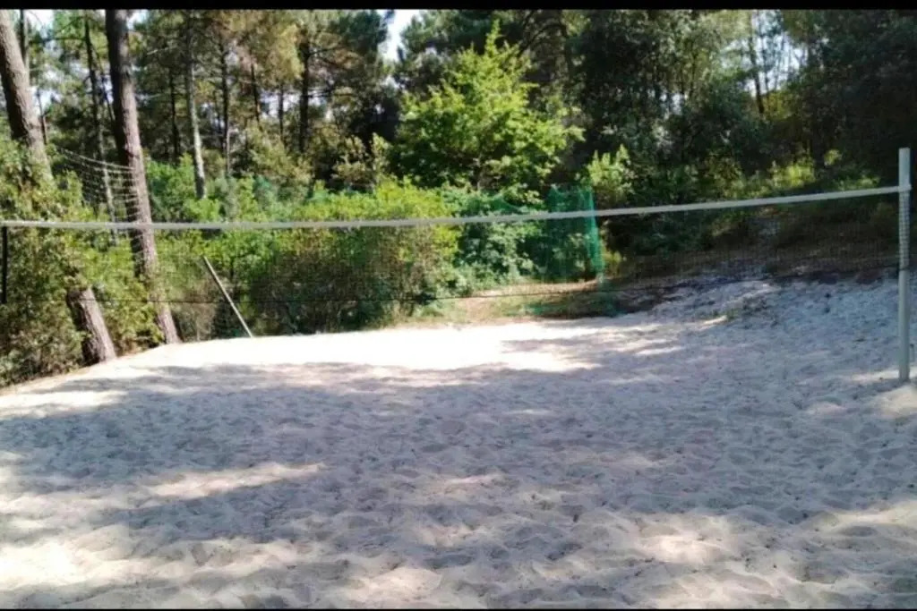 Maison de 3 chambres avec piscine partagee terrasse amenagee et wifi a Lacanau a 2 km de la plage