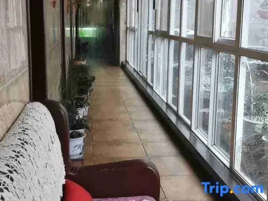 Xinyang Blue Moon Hotel