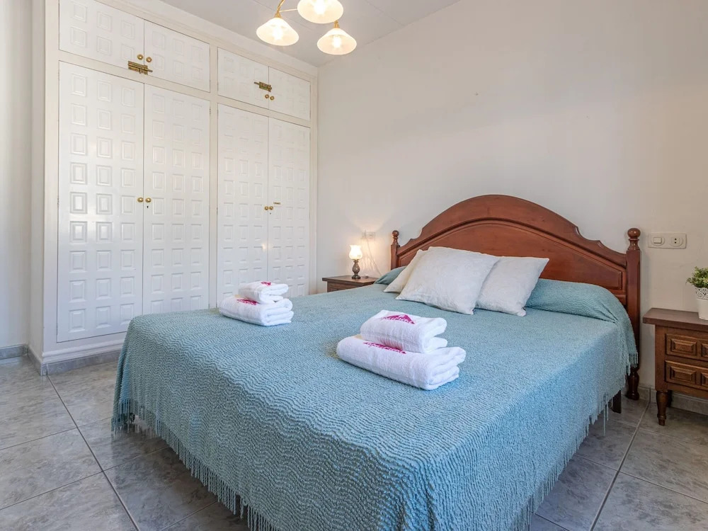 holiday house in Empuriabrava with private pool and mooring