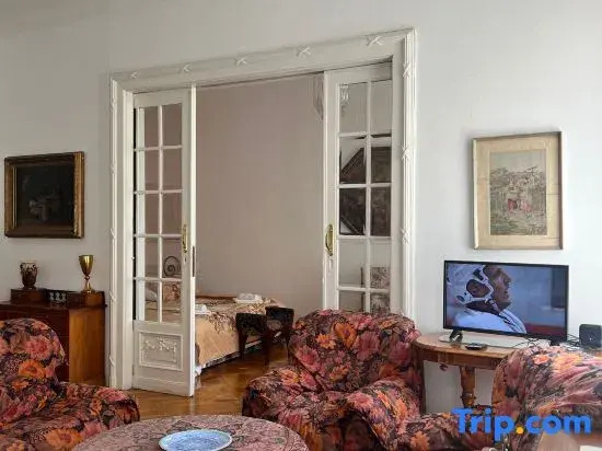 New! Libra Grande Venetian Style Apartment