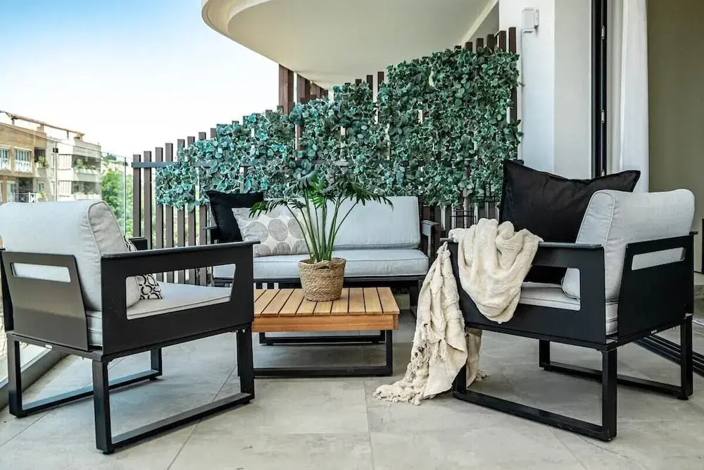 Inf3.3k- Stunning City Apartment Close to Beaches
