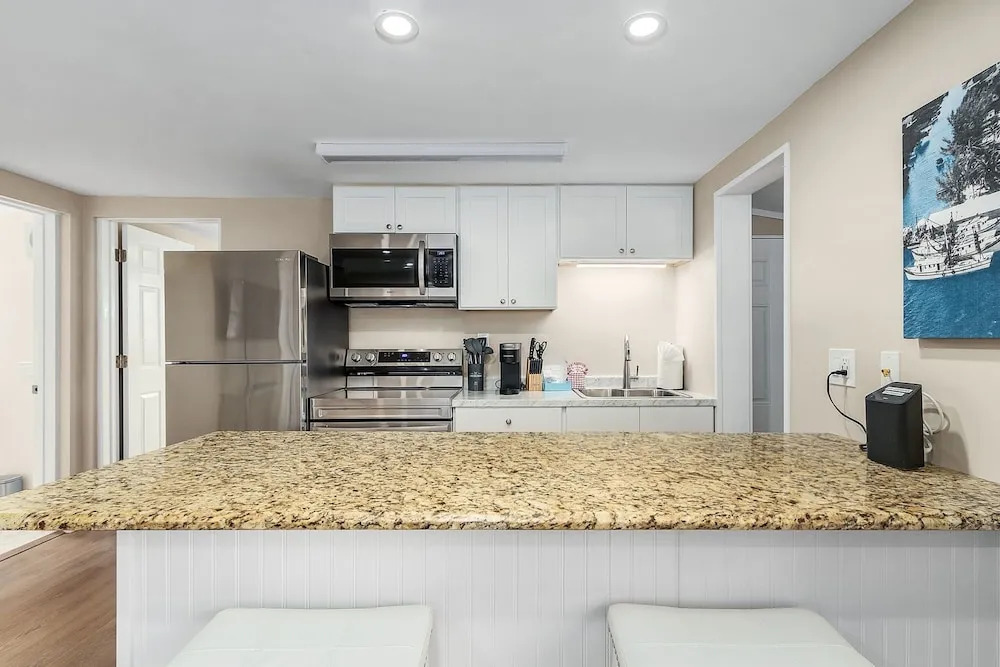 1030 Second Street 1 Bedroom Home by RedAwning