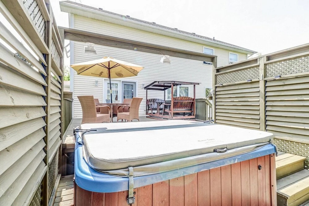 Abagale's Victorian Hot Tub and Suites
