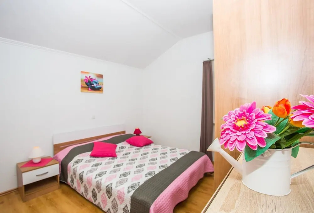 Apartments Vladimir 2835 / One Bedroom A3