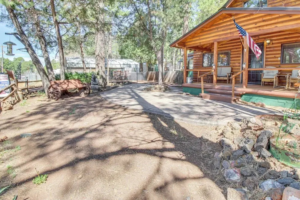 Ski, Hike & Relax: Forest-view Haven in Lakeside!