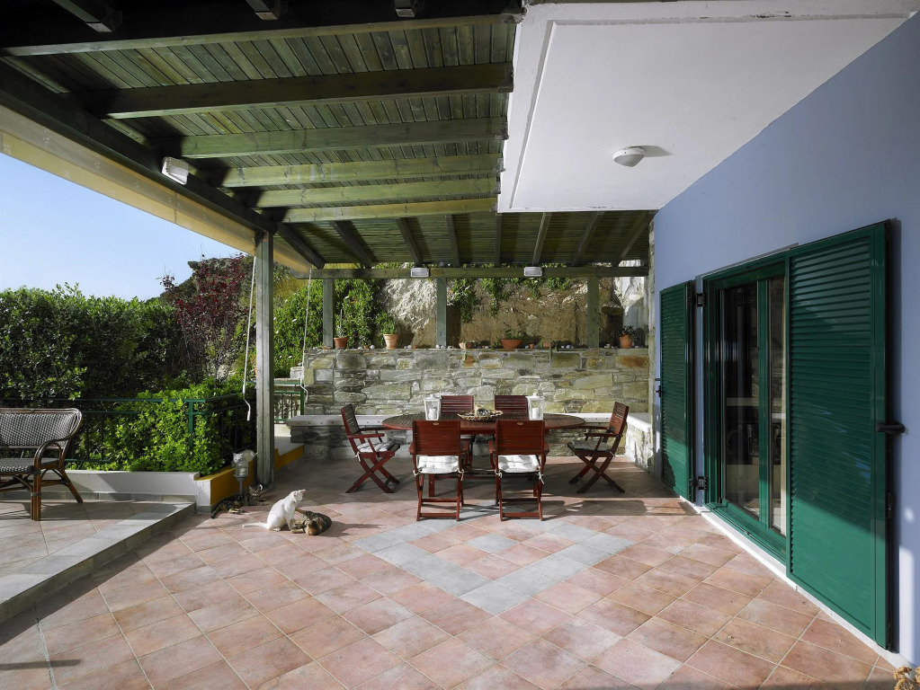 Erivolos Studios & Apartments