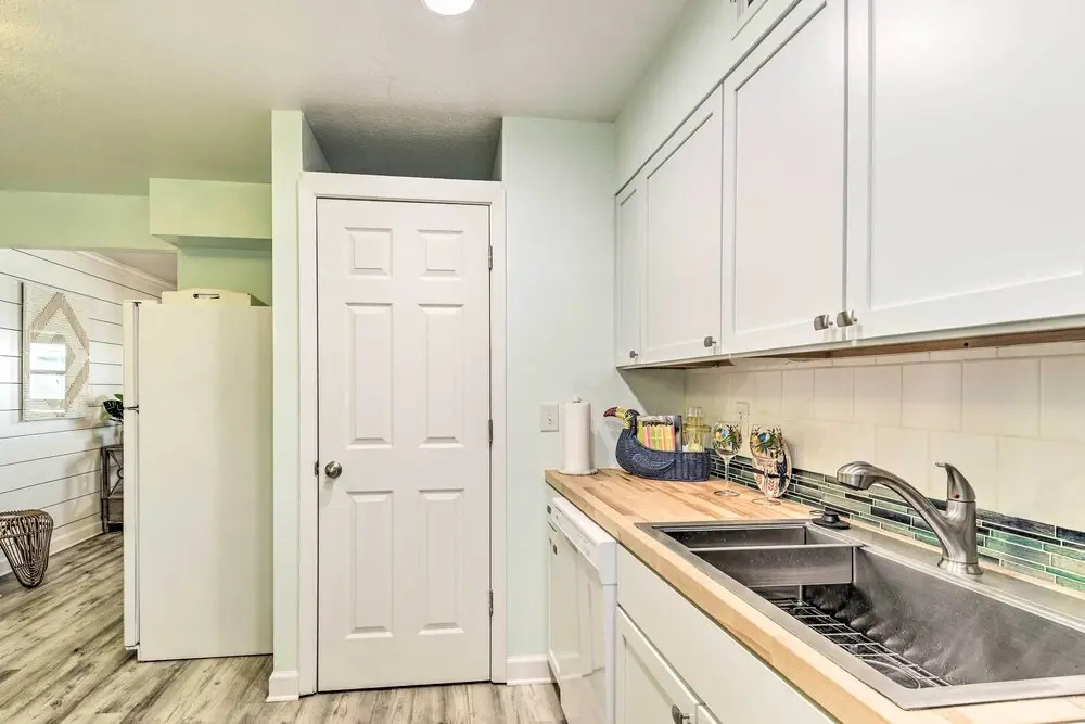 Chic Gulf Shores Condo w/ Pool & Beach Access