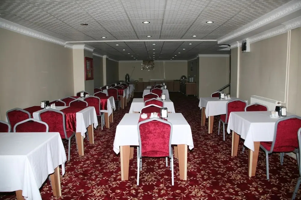 Şahin Hotel