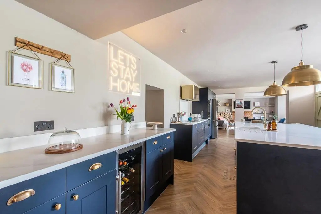 Luxury House Sleeps 14 With Secret Bar Near Bath