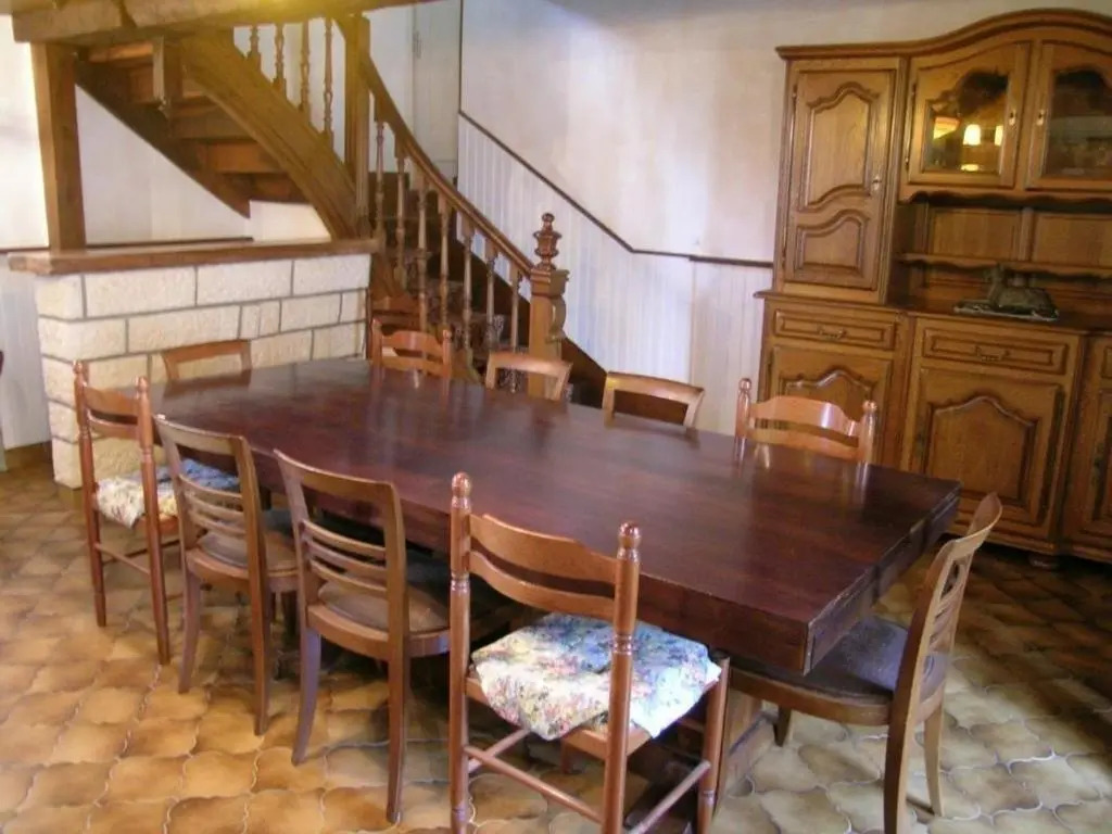 Grande maison à Saint-Pourçain avec piscine, sauna et WiFi - FR-1-489-60