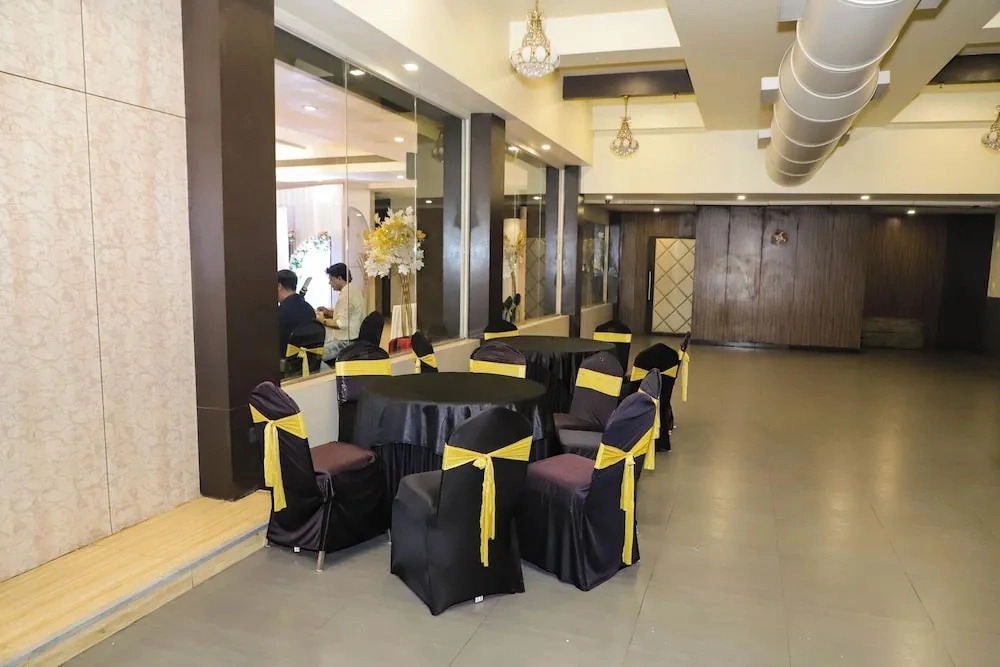 Hotel Devanshi & Banquets by Classy Stay