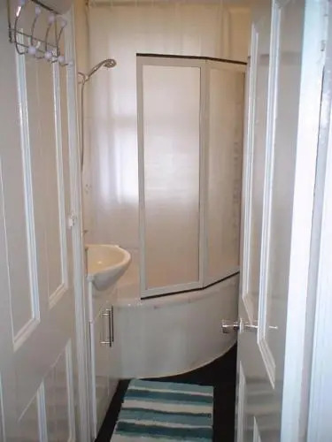 16B Sandy Lane