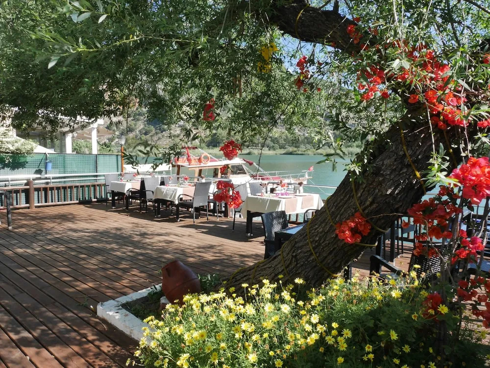 Longhouse Inn Hotel