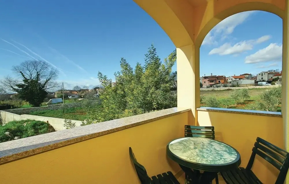 Amazing Home in Tar-vabriga With Wifi and 2 Bedrooms