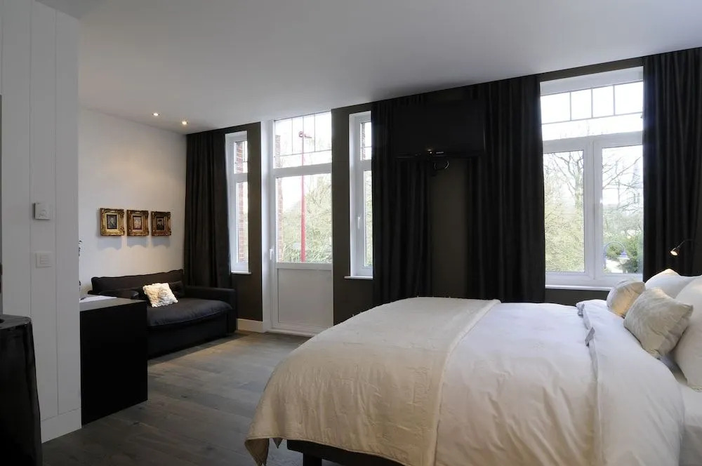 B&B Belrose Luxury