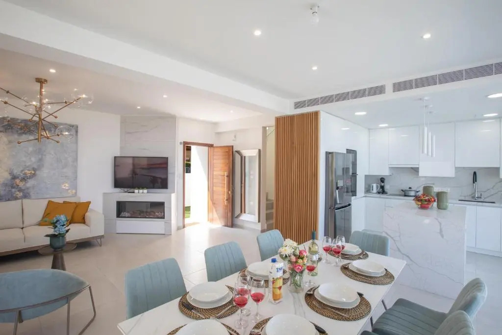 Artizan Seafront Villa 5