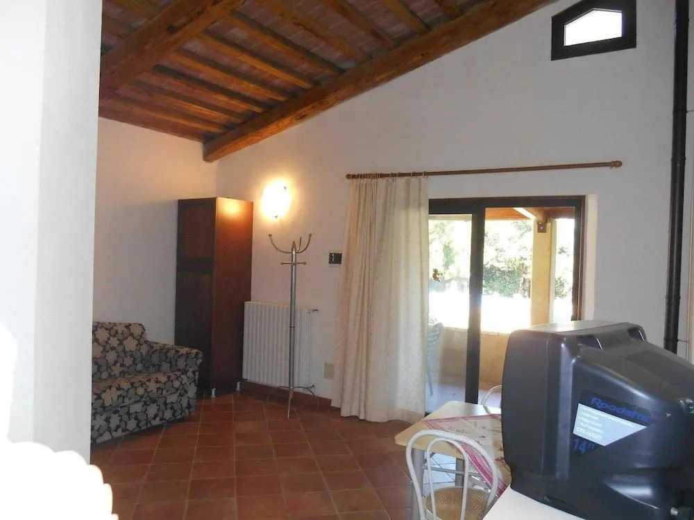 Relaxing Countryside Apartments Near Cecina Sea