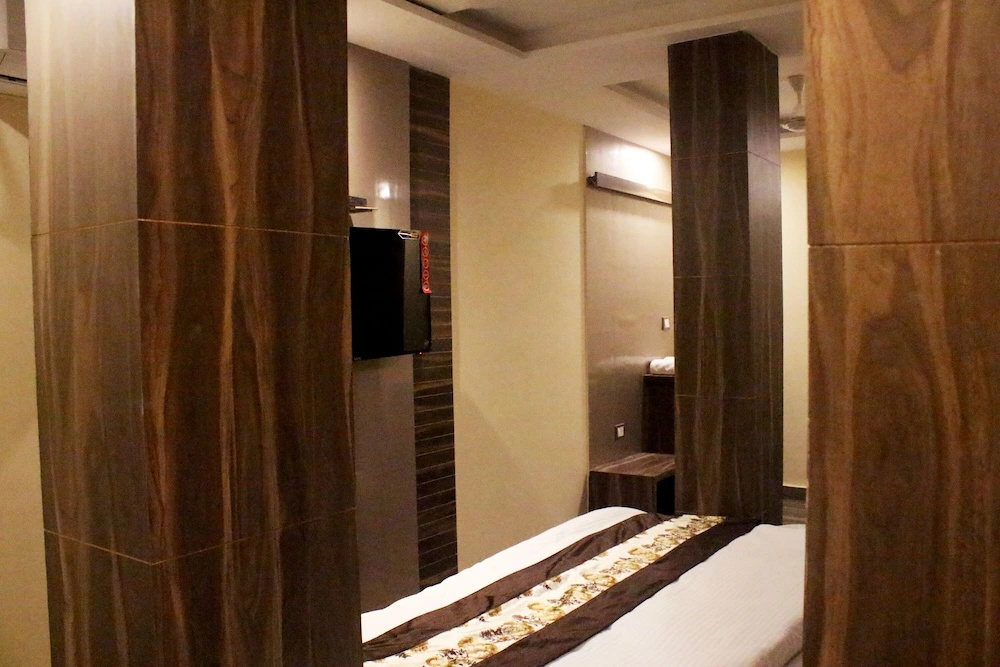 Perfectstayz Premium Ganga Heights - Ganga View rooftop cafe