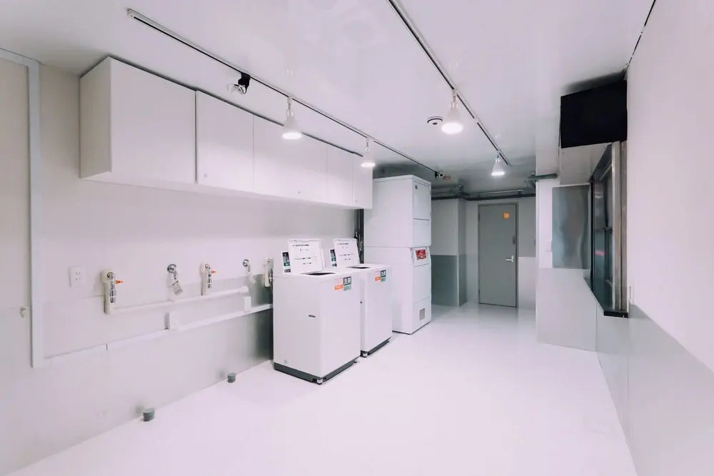 Minimalist Loft 1003