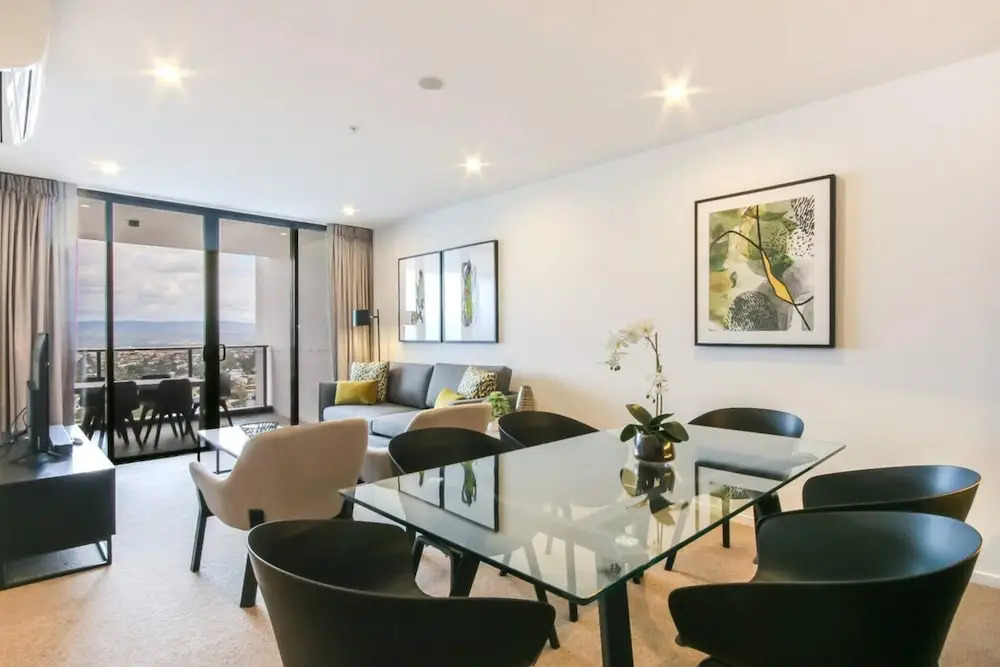 Luxurious 2 Bedroom Brand New Apartment With Amazing Hinterland Views