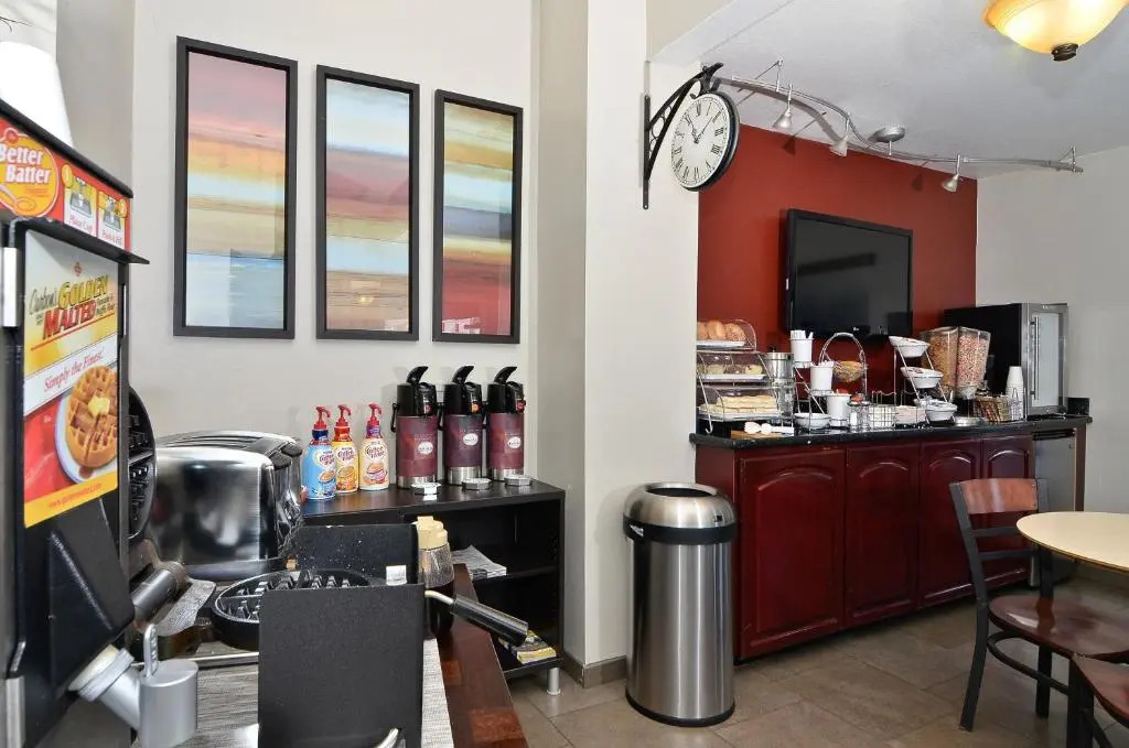 Clackamas Inn and Suites