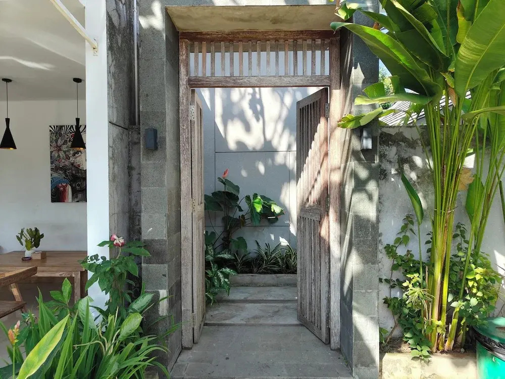 Manuver Surf and Stay Uluwatu Bali