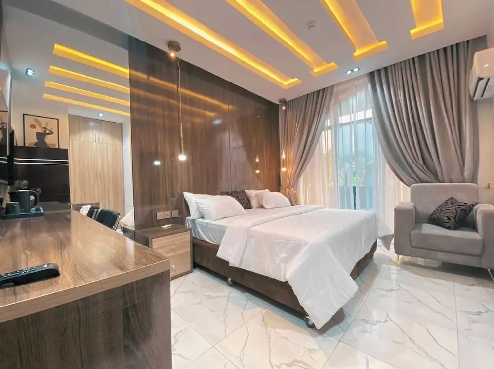 Eljjays Place