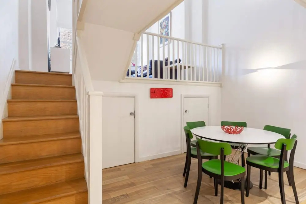 Bright & Beautiful Two Bedroom Apartment, Sleeps 4