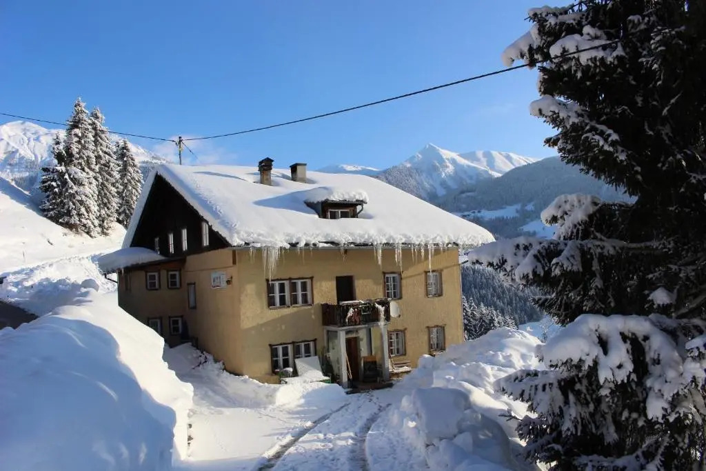 Hepi Lodge