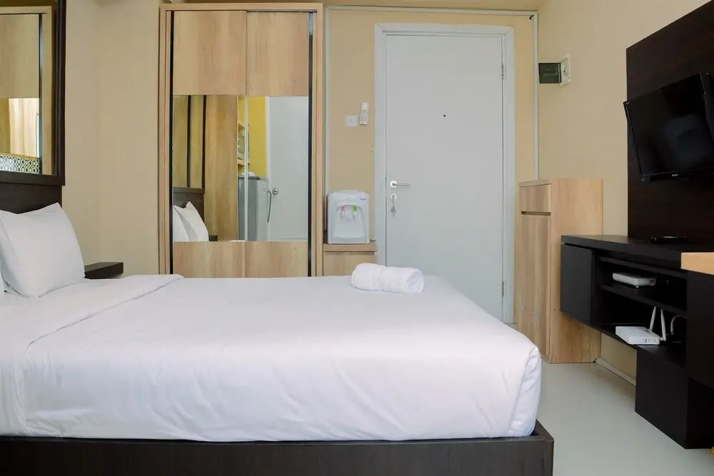 Comfy and Beautiful Studio Green Pramuka Apartment