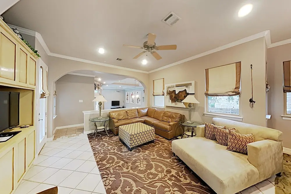 West Lake Wonder W/ Private Pool & Outdoor Kitchen 6 Bedroom Home