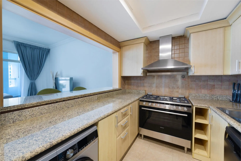 Maison Privee - Stylish Apt with Large Patio close to the Beach