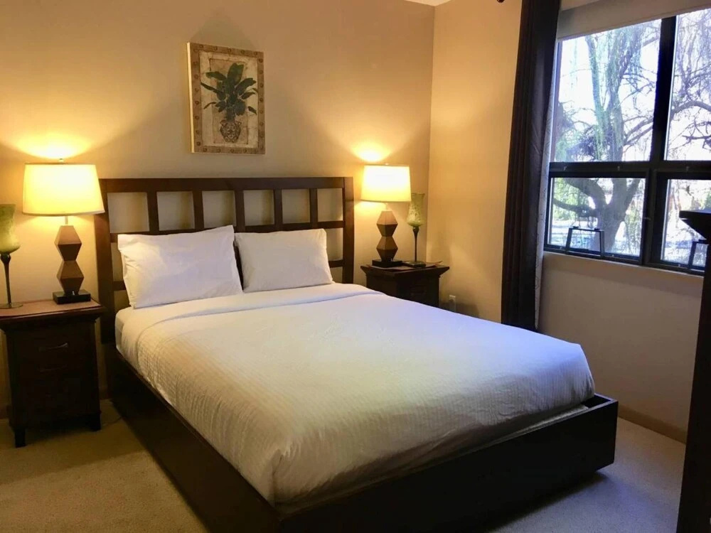 Tranquil Apartment Overlooking Creek #244