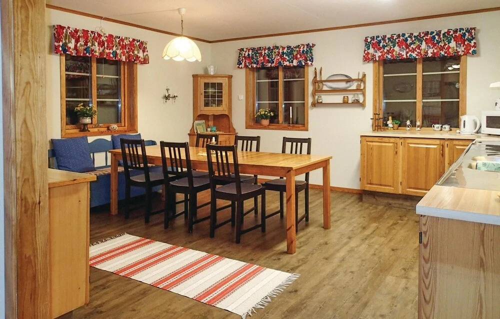 Awesome Home in Ed With 4 Bedrooms and Wifi