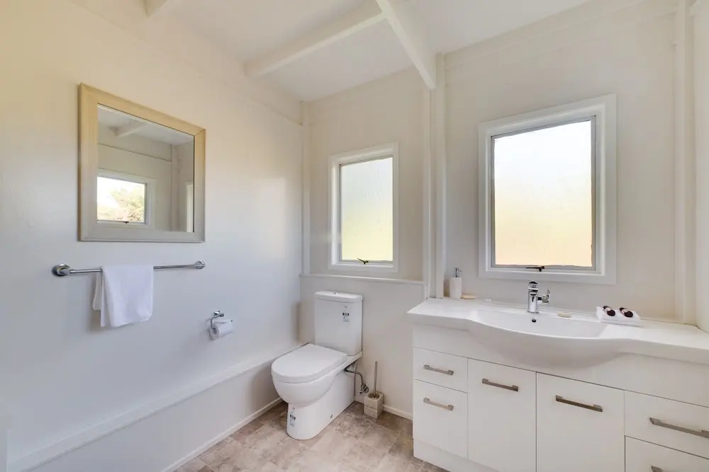 Awesome 3 bed Rotorua Lake House
