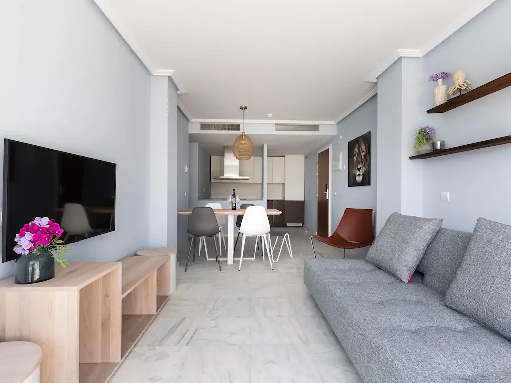 Luxury apartment with dishwasher, located by the sea
