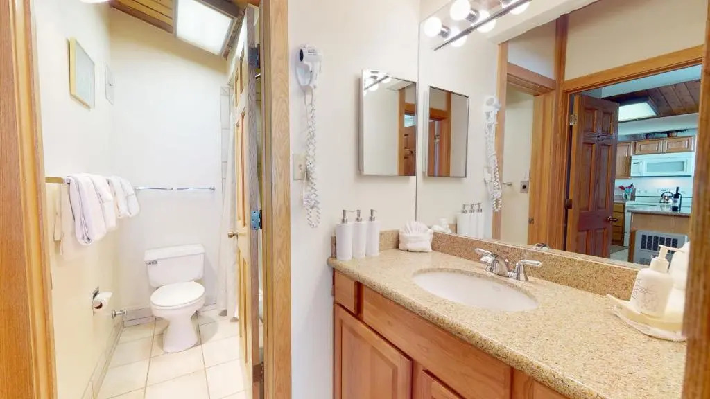 Laurelwood Condominiums Studio Premier Unit 415