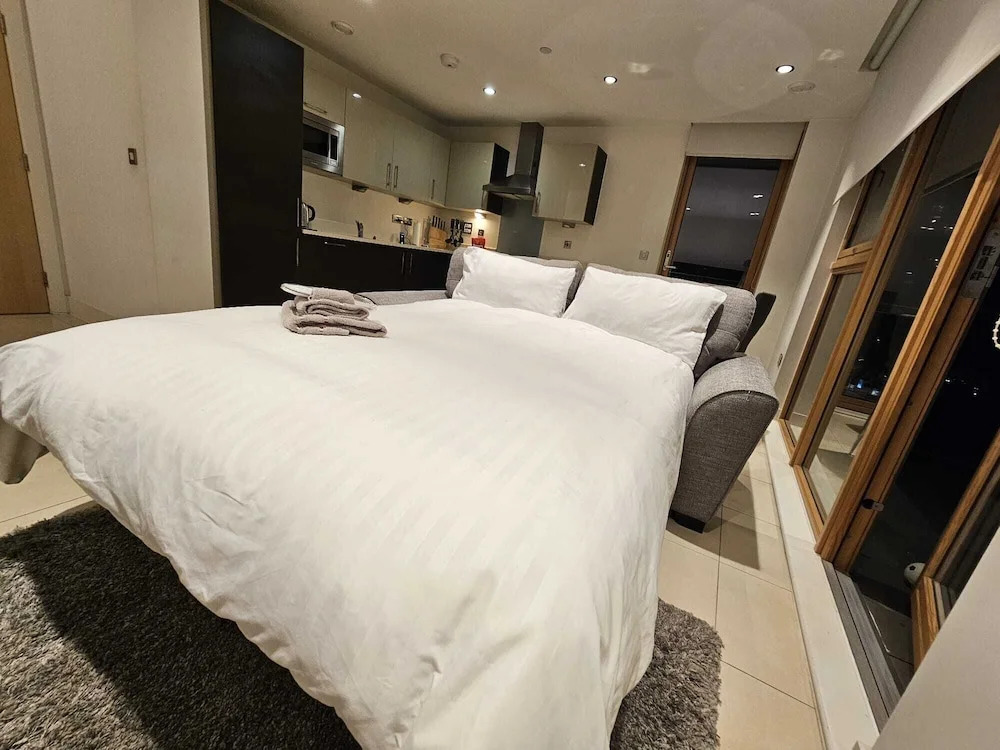 Canary Wharf Skyline Retreat