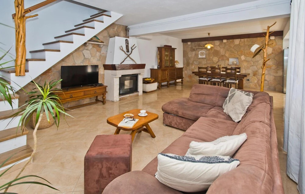 Pet Friendly Home In Bogomolje