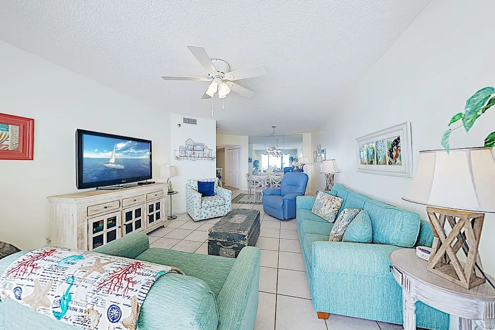 Pelican Pointe 302